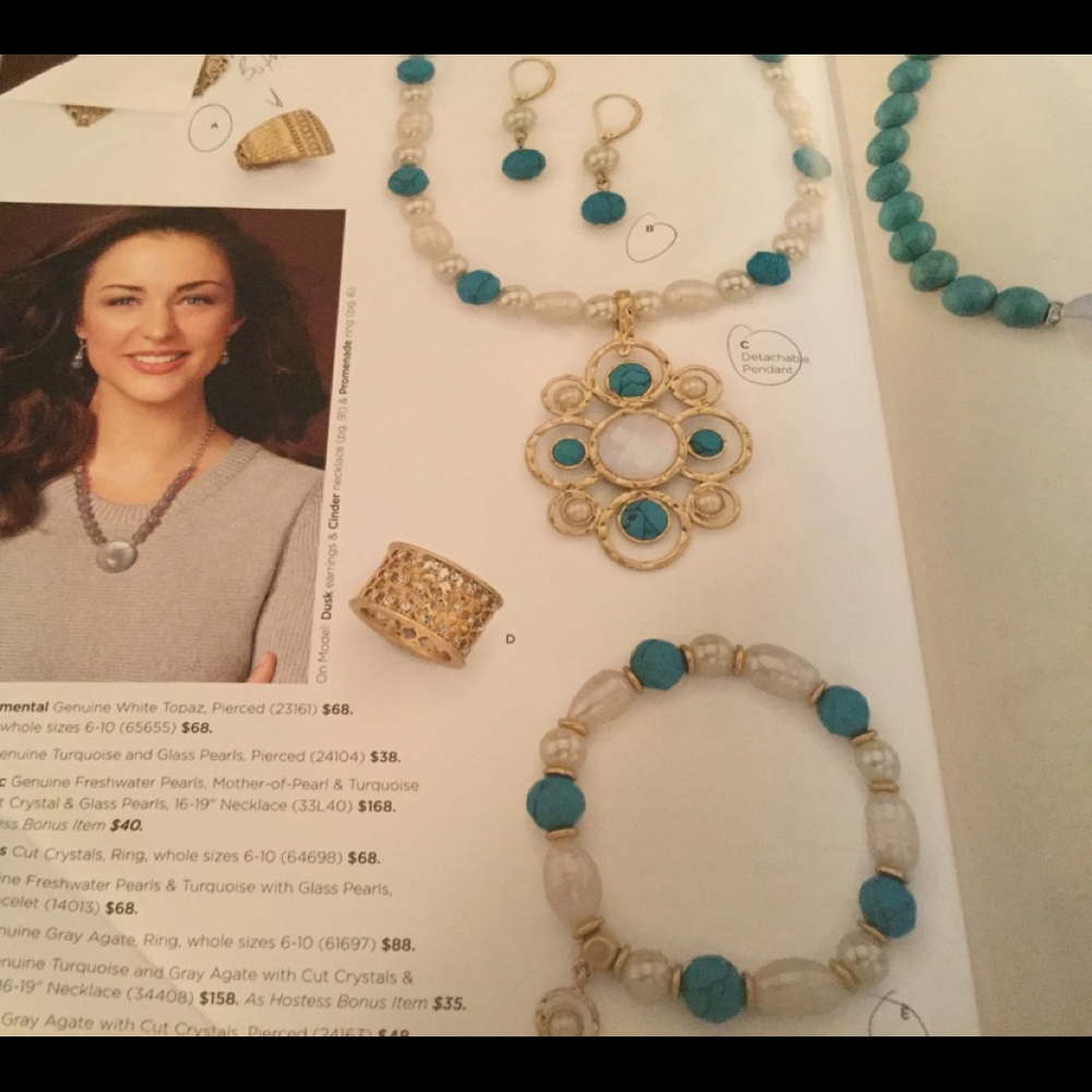 Lia Sophia Earrings - Picture 3 of 3